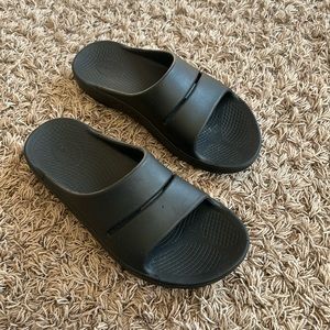 Oofos sandals mens size 11
